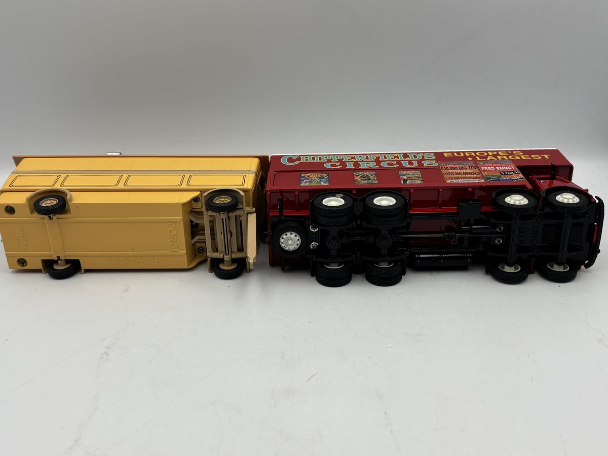 Corgi 97888 1:50 Chipperfields Foden Closed Pole Truck with Caravan  EX/Box