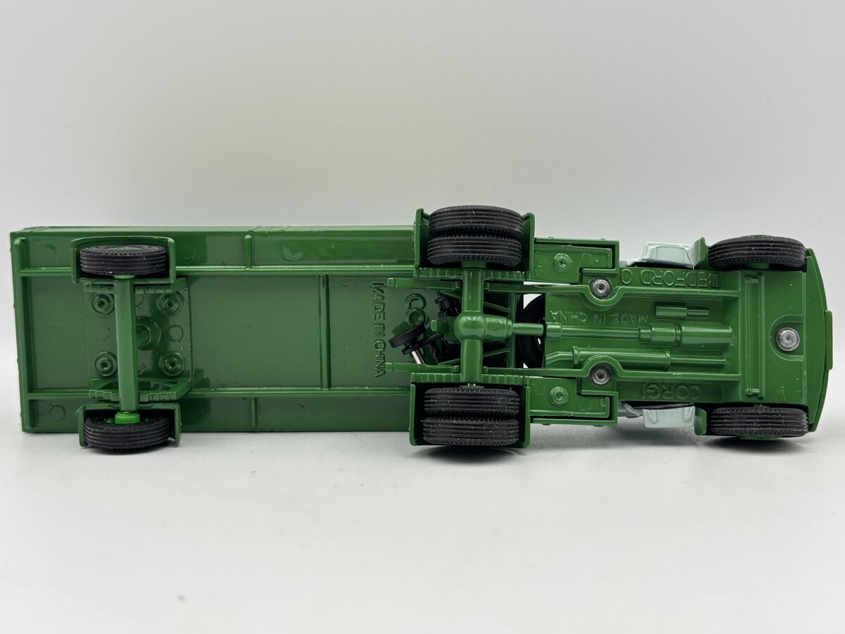 Corgi 97300 1:50 Bedford Articulated Truck Billy Smart's LN/Box
