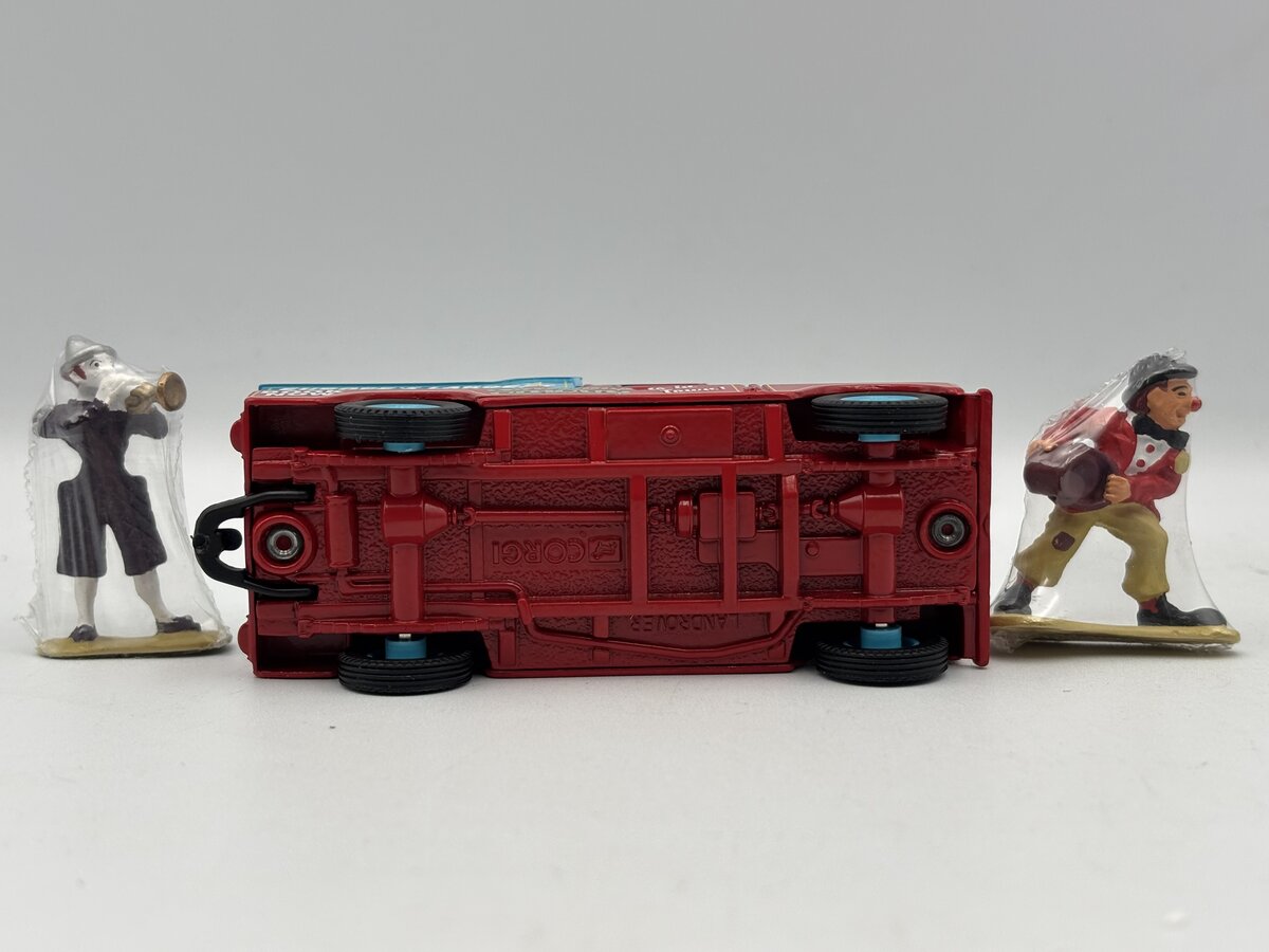 Corgi 07202 1:43 Chipperfields Circus - Land Rover Public Address & Clowns LN/Box