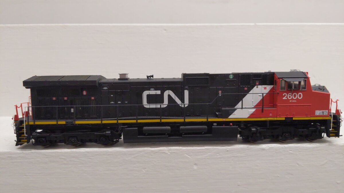 Athearn G31633 HO Canadian National Dash 9-44CW Diesel Locomotive #2600 w/DCC EX/Box