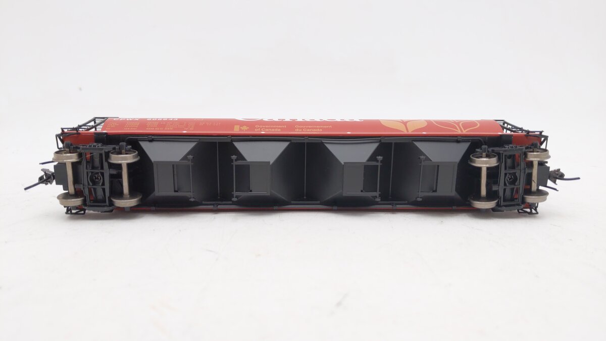 InterMountain 45102-120 HO Red Canada (CPWX) Cylindrical Covered Hopper #606643 LN/Box