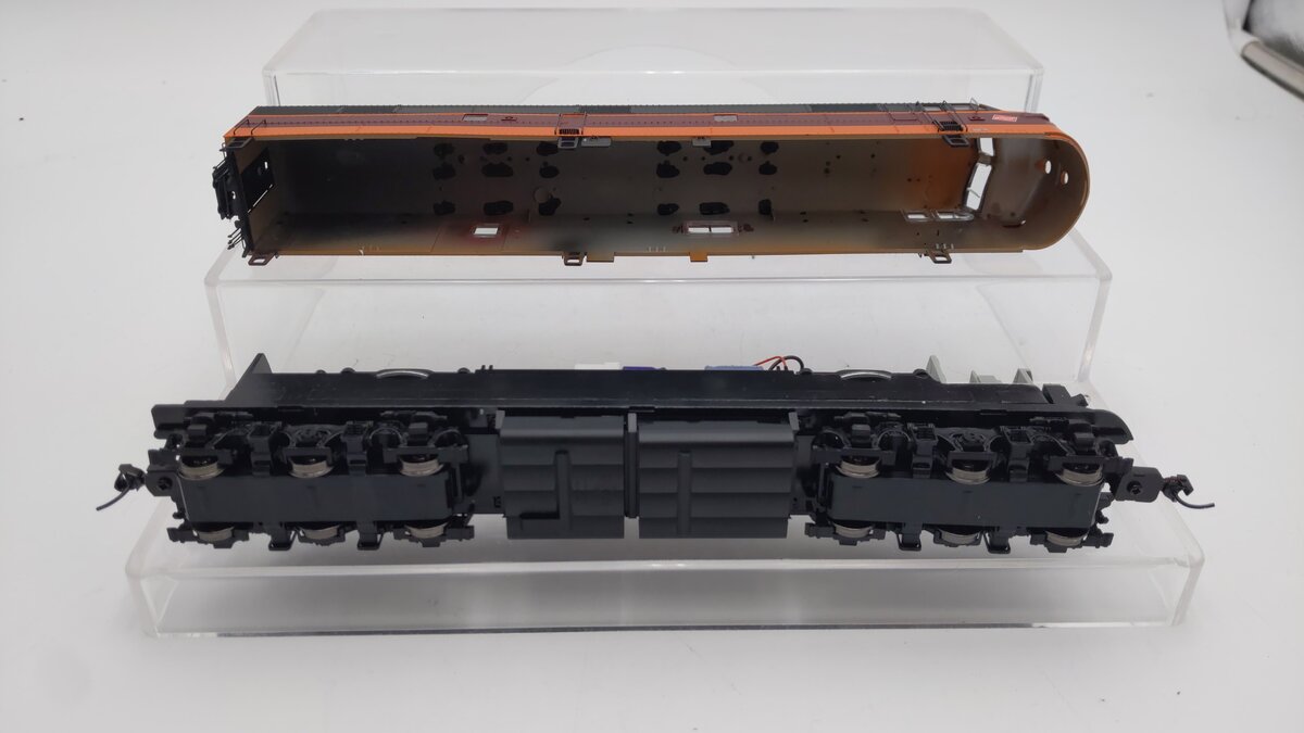 Walthers 920-40951 HO Scale Chicago Milwaukee St Paul & Pacific Diesel Loco #19B EX/Box