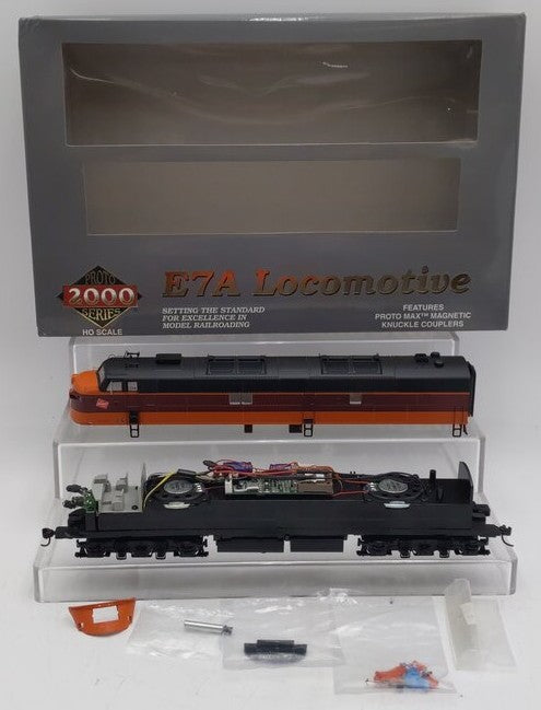Walthers 920-40951 HO Scale Chicago Milwaukee St Paul & Pacific Diesel Loco #19B EX/Box