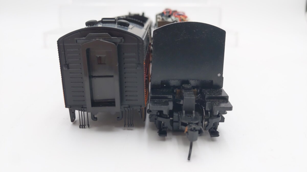 Walthers 920-40951 HO Scale Chicago Milwaukee St Paul & Pacific Diesel Loco #19B EX/Box