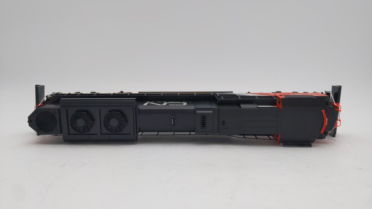 Walthers 19808 HO Canadian National EMD SD70ACe Diesel Loco w/Sound & DCC #8021 EX/Box
