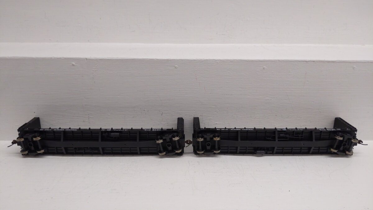 Walthers 932-240054 HO Scale Algoma Central Flat Cars #2423/2412 (Set of 2) EX/Box