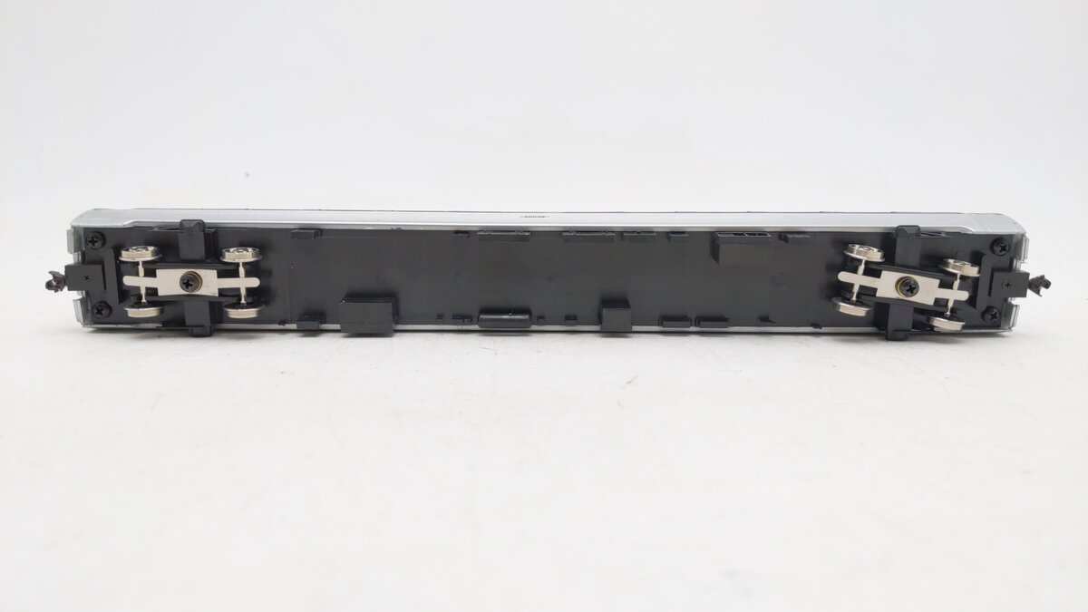 Walthers 932-6015 HO Scale Amtrak-Northeast Direct 85' Amfleet Café Car #20038 EX/Box