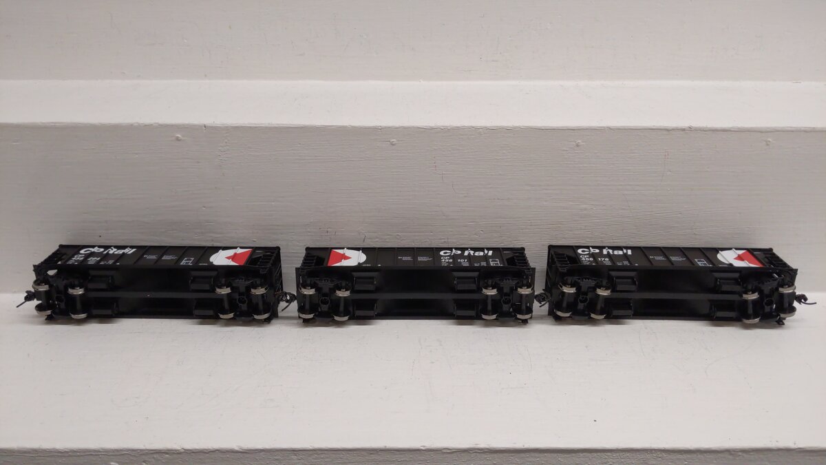 Walthers 932-34243 HO Scale Canadian Pacific Ballast Hopper Car Set (Set of 3) EX/Box