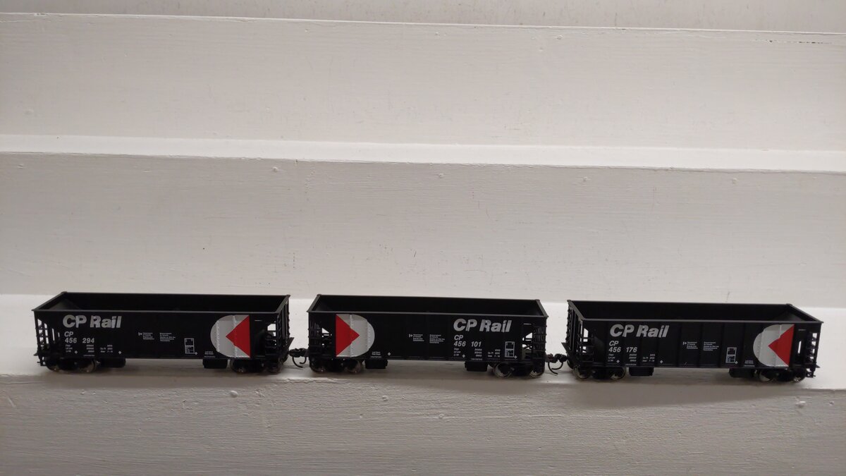 Walthers 932-34243 HO Scale Canadian Pacific Ballast Hopper Car Set (Set of 3) EX/Box