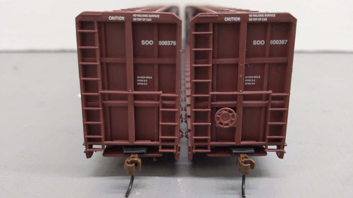 Walthers 932-24136 HO Scale SOO Line Centerbeam Flat Cars #600376/600387 EX/Box