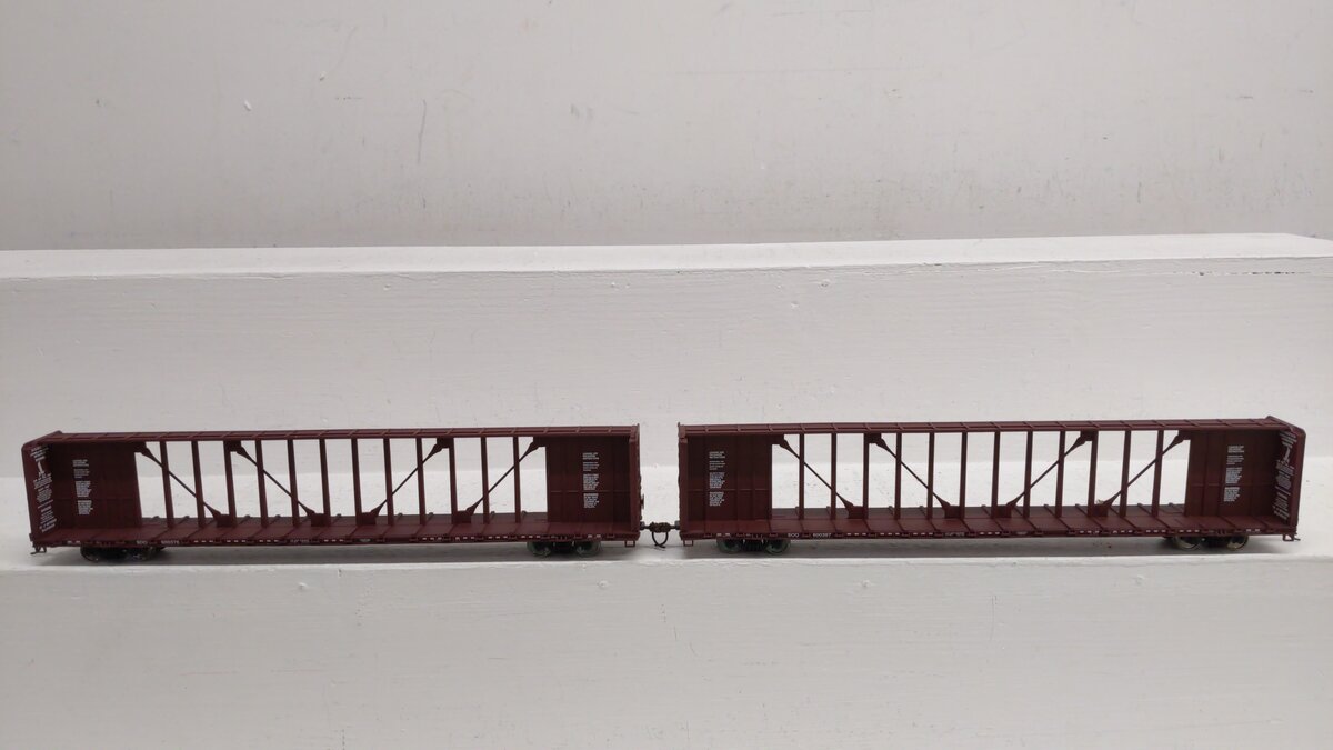Walthers 932-24136 HO Scale SOO Line Centerbeam Flat Cars #600376/600387 EX/Box