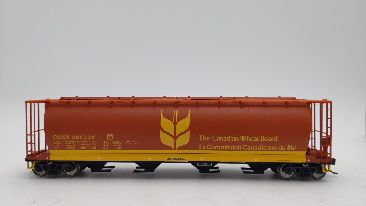 Walthers 910-7159 HO Scale CNWX Cylindrical Hopper Car #395004