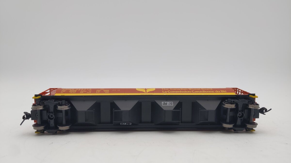 Walthers 910-7162 HO Scale CNWX Cylindrical Hopper Car #395716