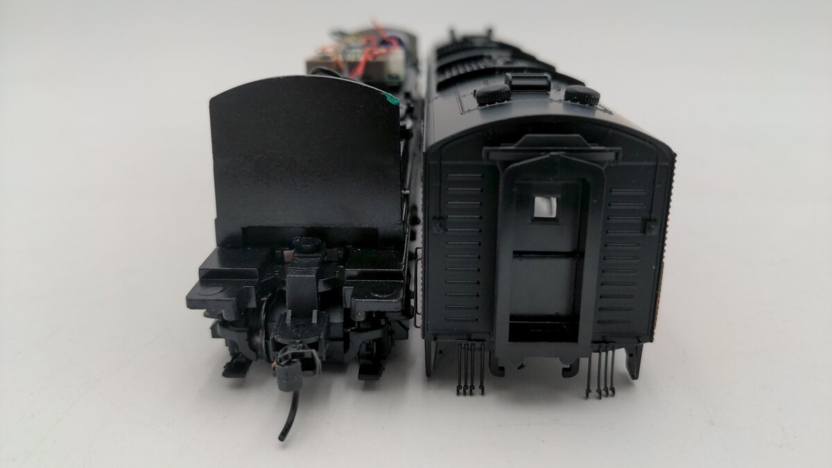 Walthers 920-40951 HO Scale Chicago Milwaukee St Paul & Pacific Diesel Loco #19A EX/Box