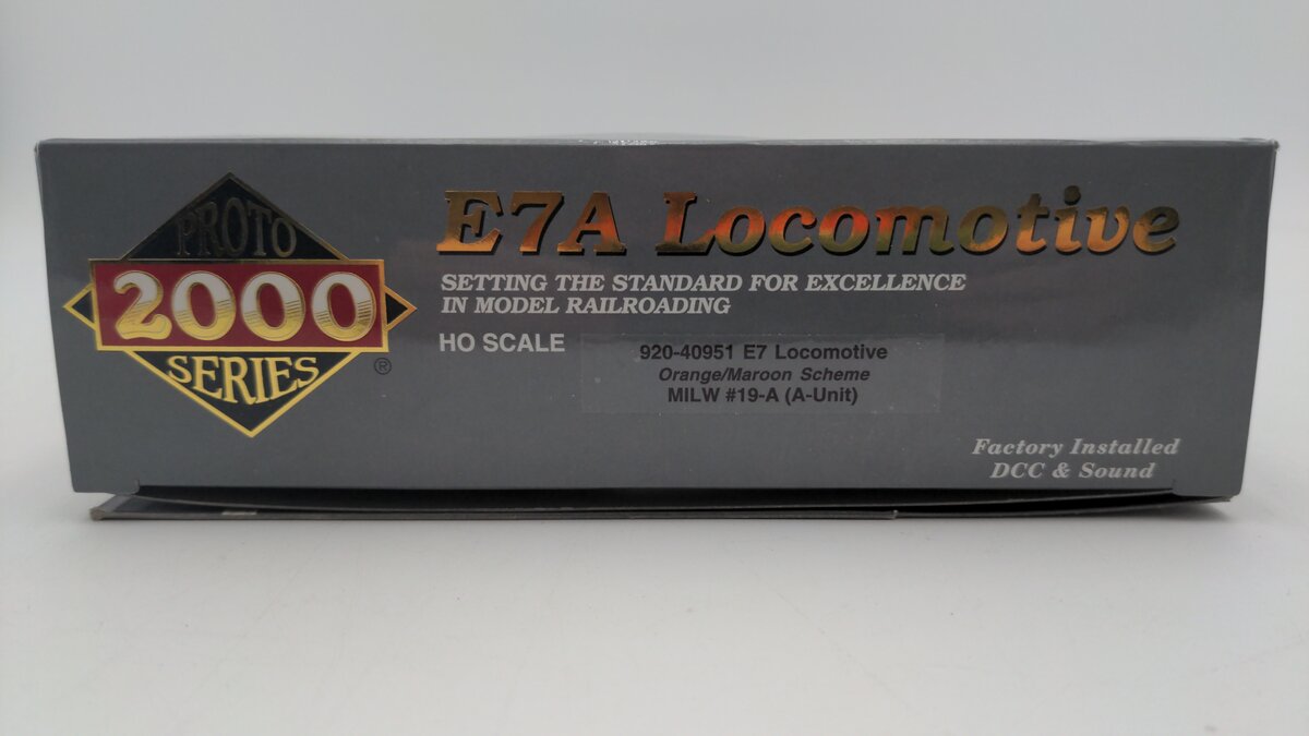 Walthers 920-40951 HO Scale Chicago Milwaukee St Paul & Pacific Diesel Loco #19A EX/Box