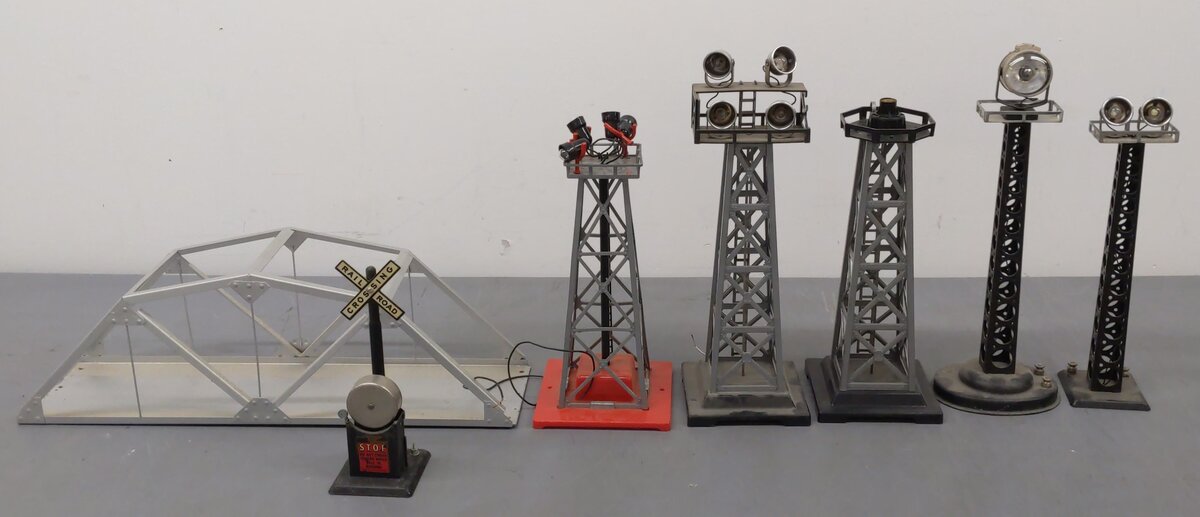 American flyer & Marx O Assorted Accessories w/Bridge #436,416,744,0416,418 [7] VG