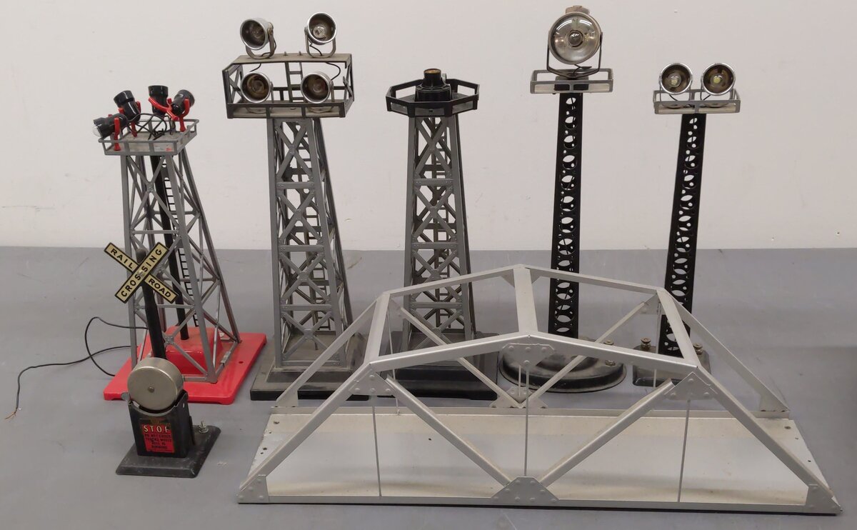 American flyer & Marx O Assorted Accessories w/Bridge #436,416,744,0416,418 [7] VG