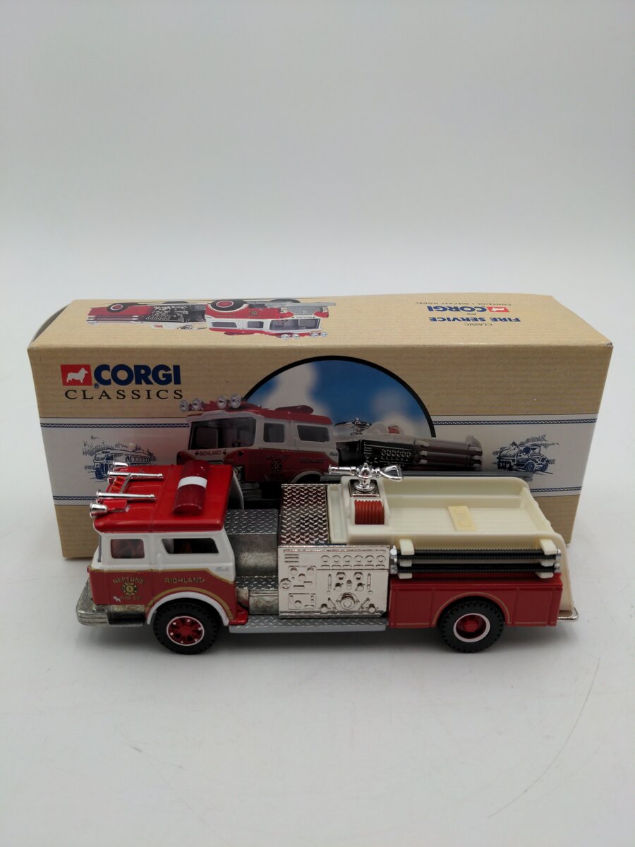 Corgi 98485 1:50 Die-Cast Neptune Mack CF Pumper EX/Box