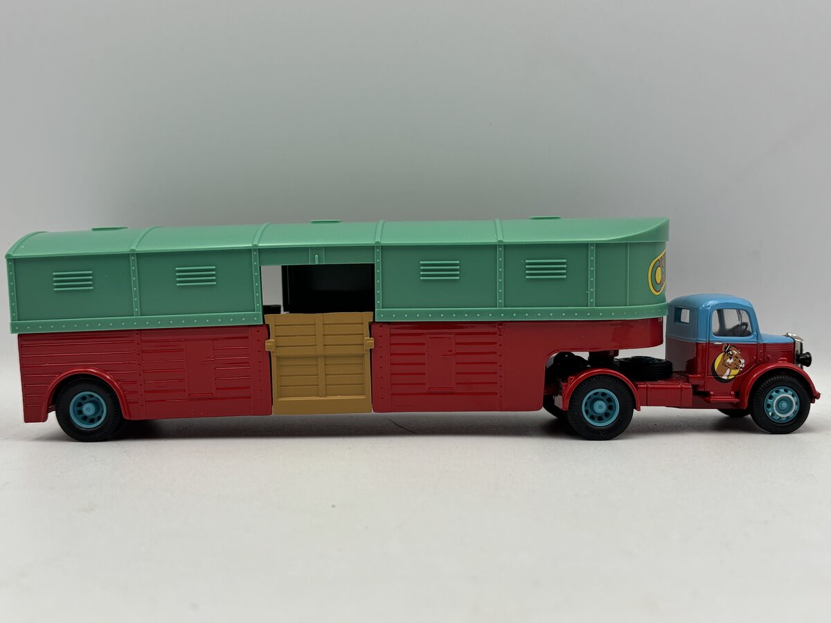 Corgi 97887 1:50 Chipperfields Circus BedFord O Articulated Horsebox EX/Box