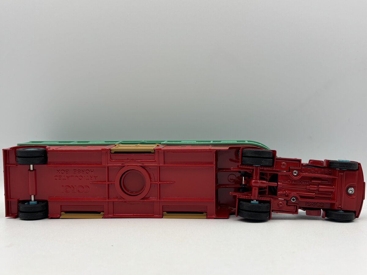 Corgi 97887 1:50 Chipperfields Circus BedFord O Articulated Horsebox EX/Box