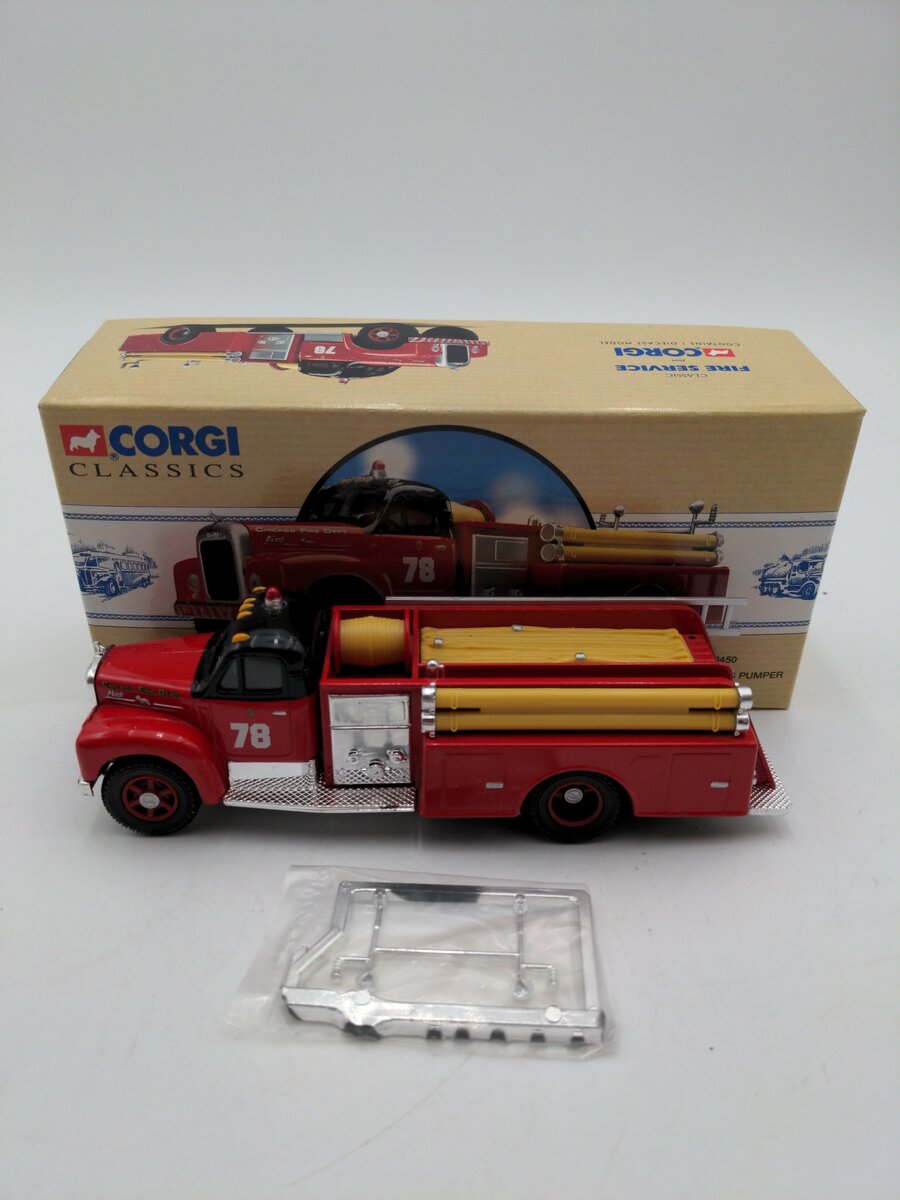 Corgi 98450 1:50 Chicago Mack B Series Fire Truck EX/Box
