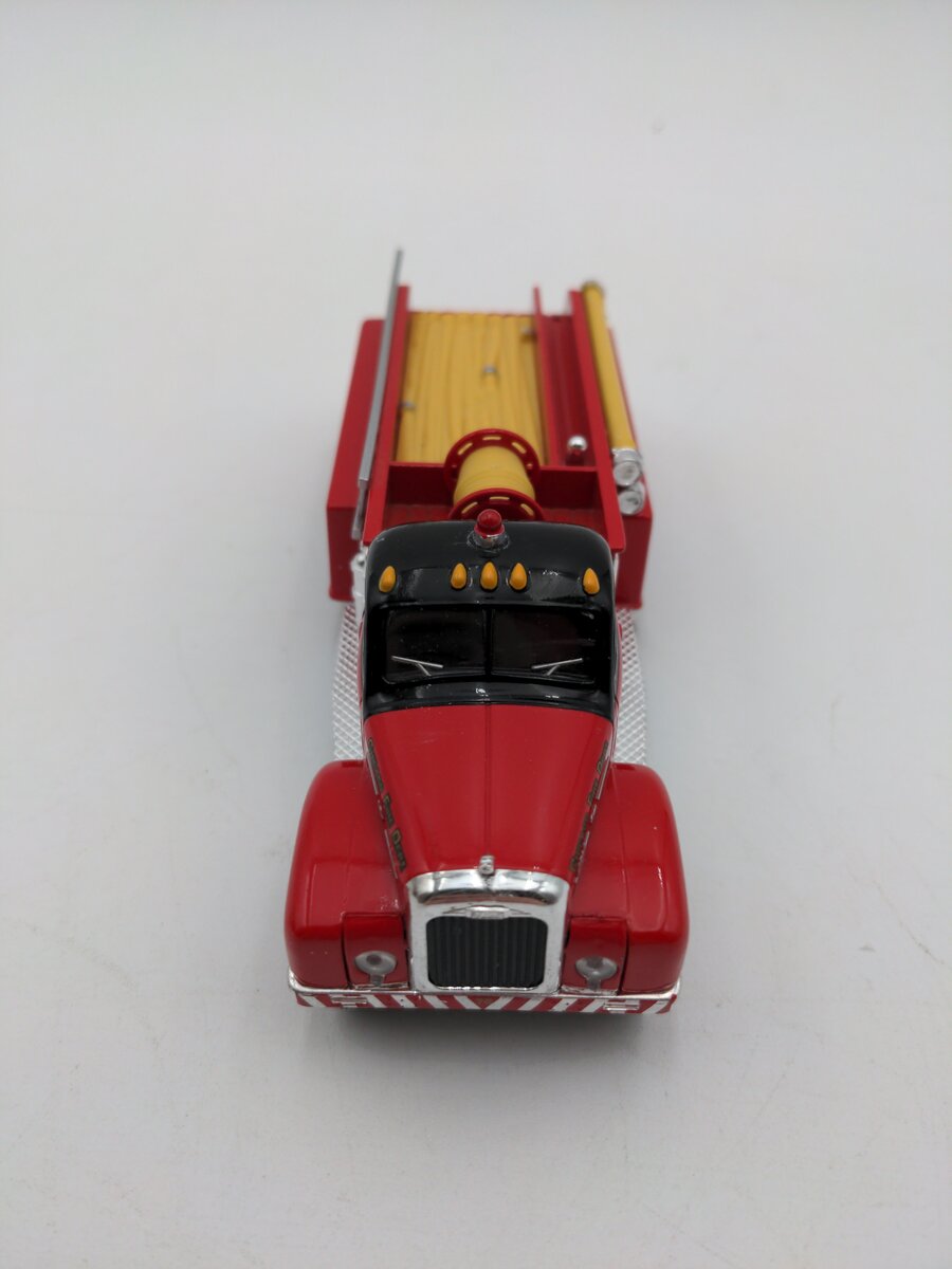 Corgi 98450 1:50 Chicago Mack B Series Fire Truck EX/Box