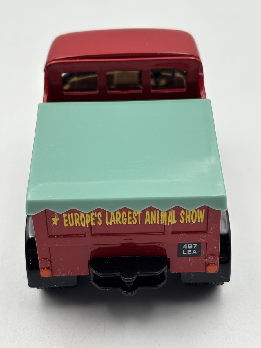Corgi 97885 1:50 Chipperfields Scammell Highwayman Trailer & Caravan LN/Box