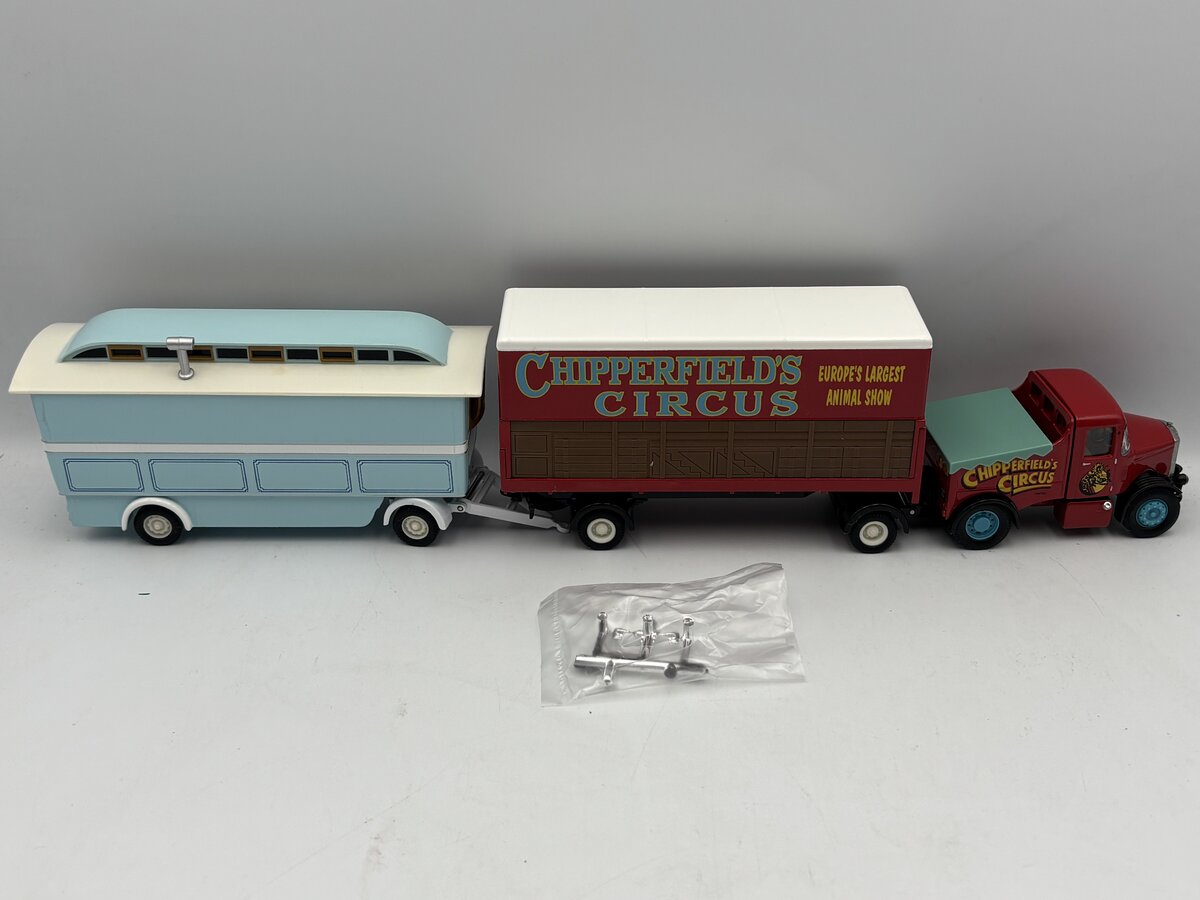 Corgi 97885 1:50 Chipperfields Scammell Highwayman Trailer & Caravan LN/Box