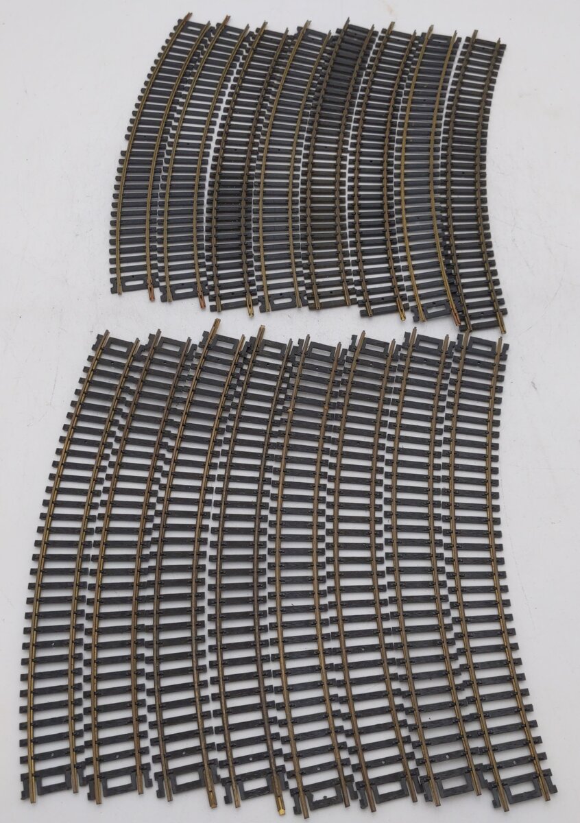 Assorted HO 18" R Curved Tracks [16] VG
