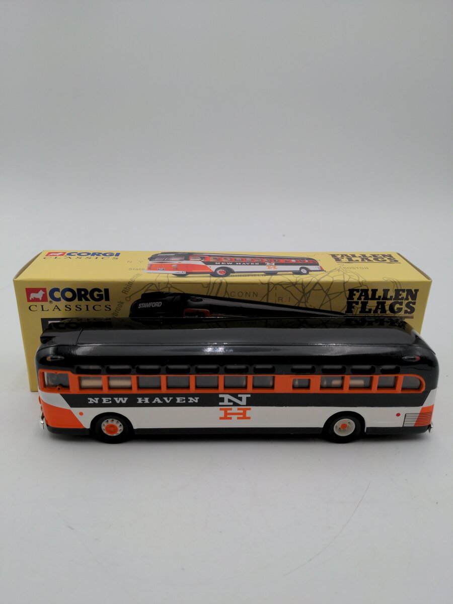 Corgi 54106 1:50 Scale New Haven GM 4509 Bus EX/Box