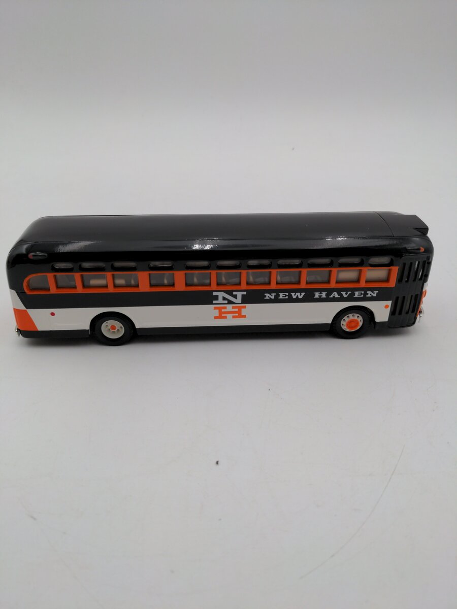 Corgi 54106 1:50 Scale New Haven GM 4509 Bus EX/Box
