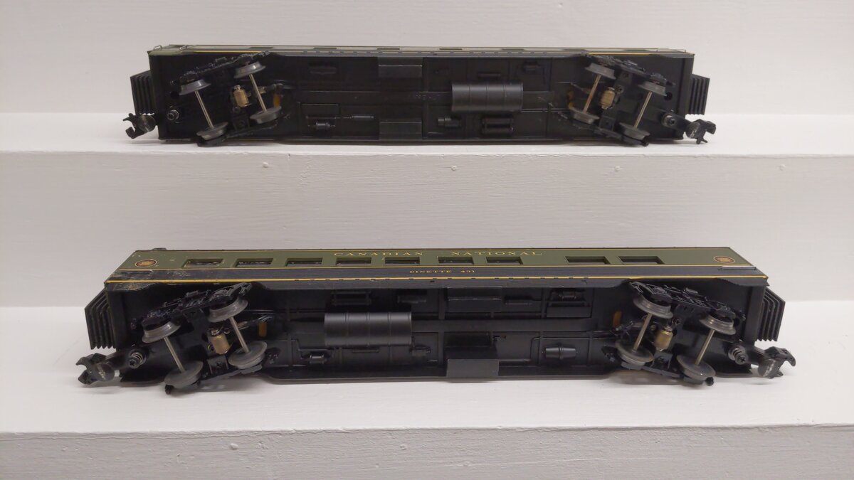 MTH 30-6767 O CN 60' Streamlined ABS Sleeper/Diner Passenger Set (Set of 2) EX