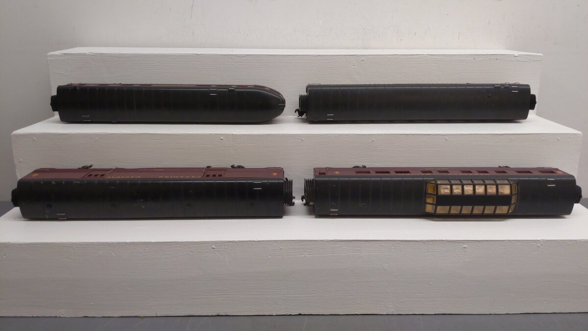 MTH 30-67340 O Canadian Pacific 60' Streamlined ABS Passenger Car Set (Set of 4) EX