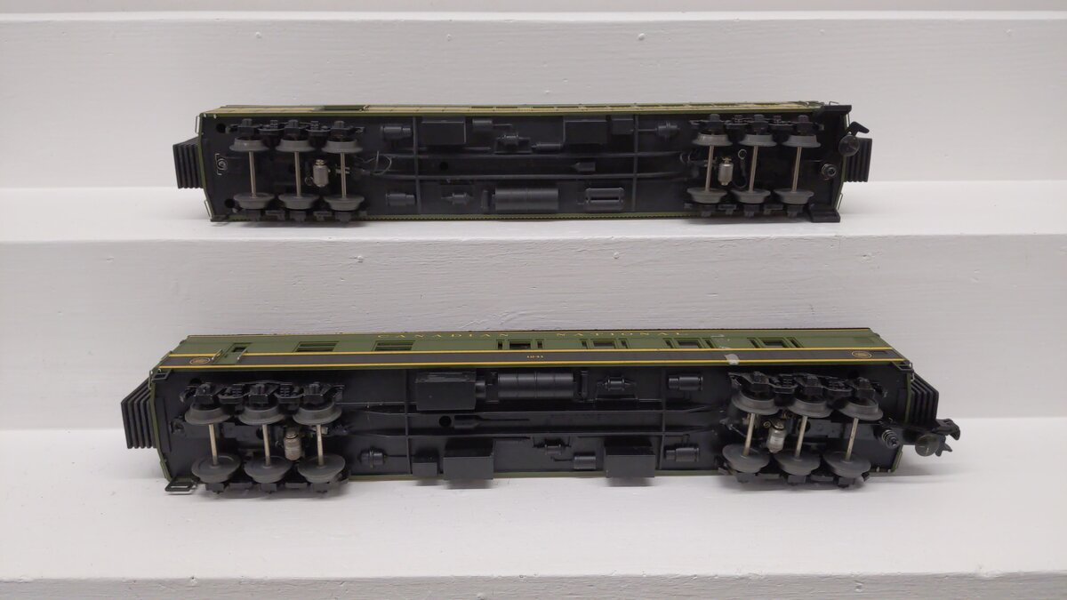 MTH 30-69026 O Canadian National RailKing 60' Madison Combo/Diner Set (Set of 2) EX