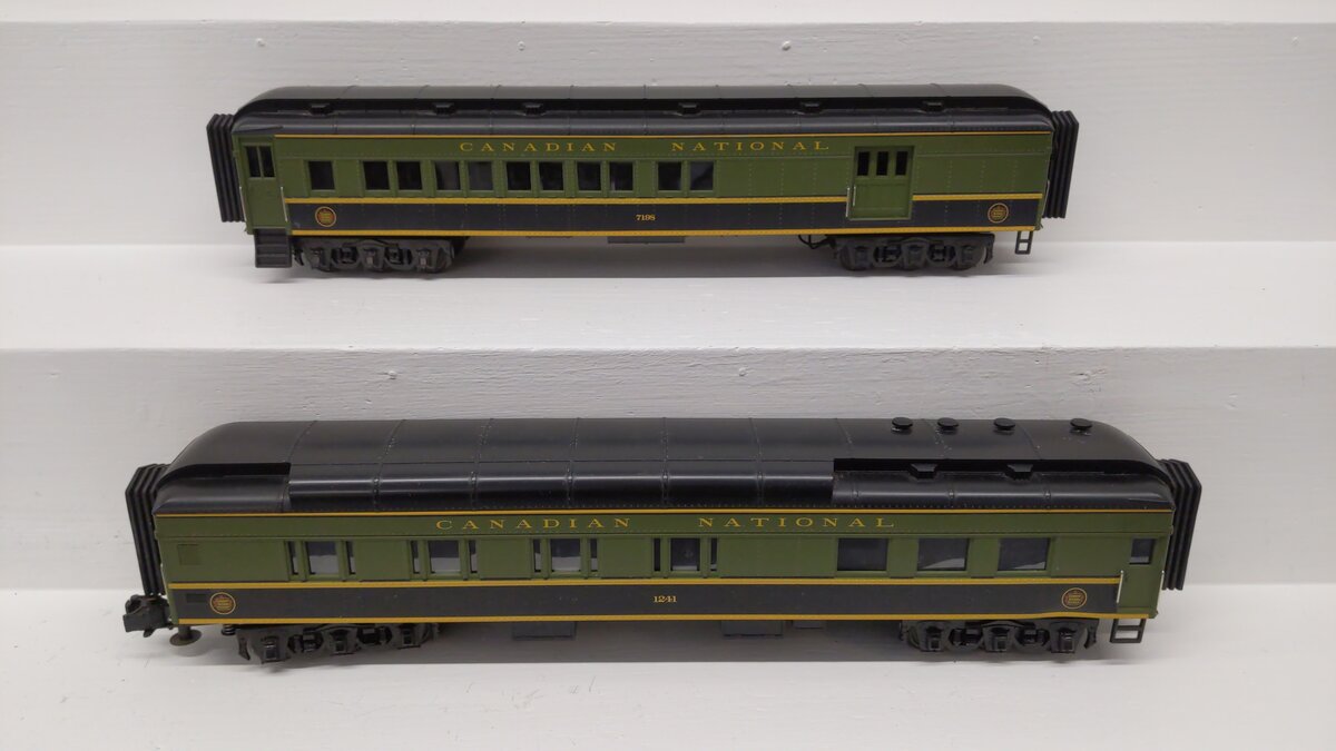 MTH 30-69026 O Canadian National RailKing 60' Madison Combo/Diner Set (Set of 2) EX