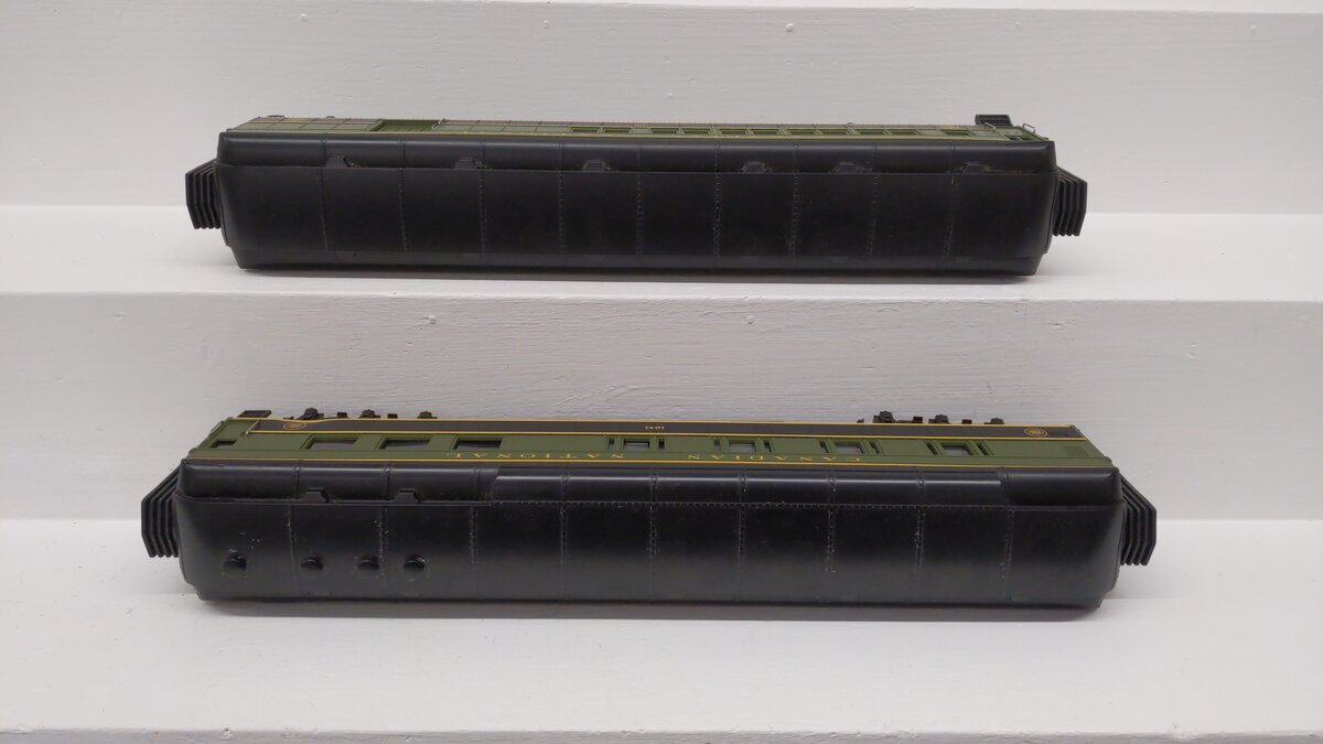 MTH 30-69026 O Canadian National RailKing 60' Madison Combo/Diner Set (Set of 2) EX