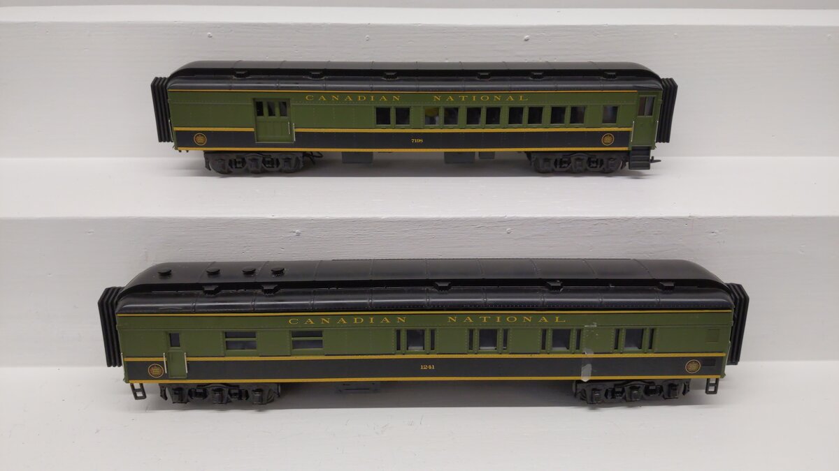 MTH 30-69026 O Canadian National RailKing 60' Madison Combo/Diner Set (Set of 2) EX