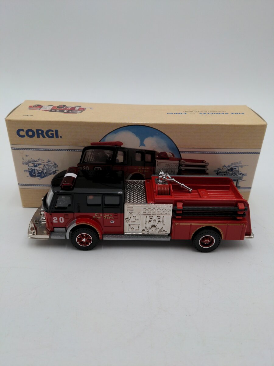 Corgi 97322 1:50 American LaFrance Fire Truck EX/Box