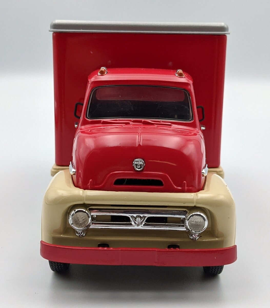 First Gear 19-1396 1:34 Lionel Electric Trains 1953 Ford C-600 Straight Truck MT/Box