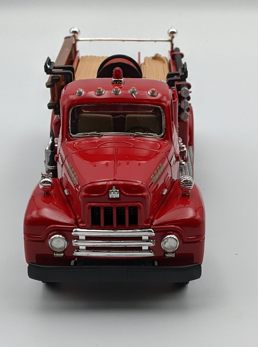 First Gear 19-0113 1:34 MTFD 1957 International R-190 Fire Truck MT/Box