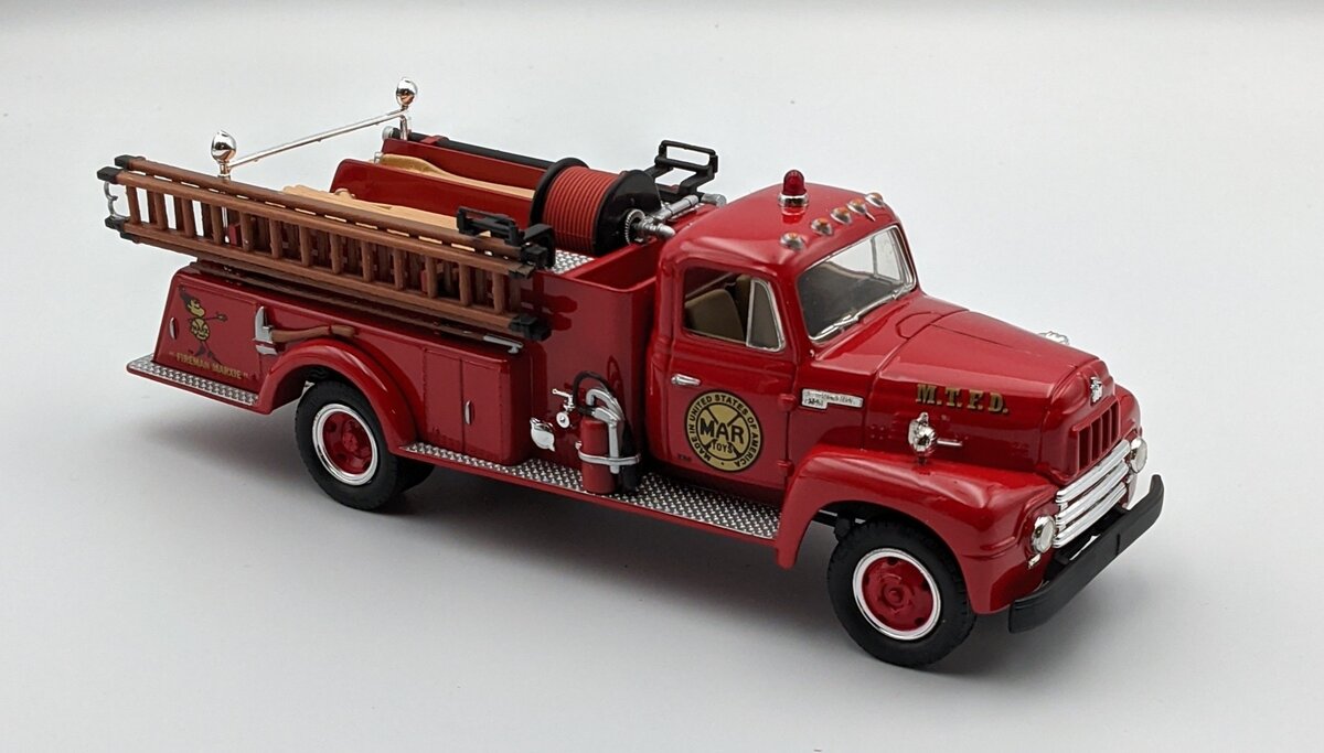 First Gear 19-0113 1:34 MTFD 1957 International R-190 Fire Truck MT/Box