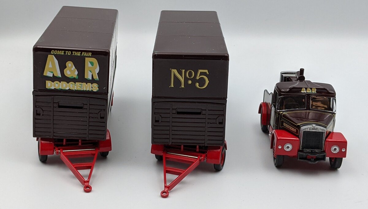Corgi 15901 1:50 AEC Closed Pole Truck & Dodgem Trailer Set MT/Box