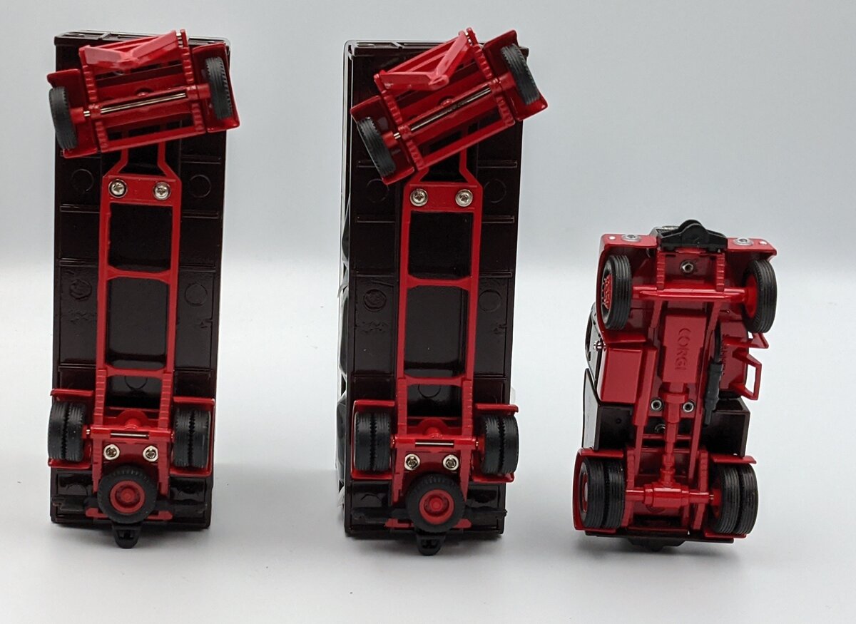 Corgi 15901 1:50 AEC Closed Pole Truck & Dodgem Trailer Set MT/Box
