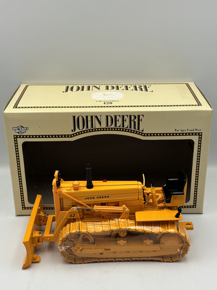 Ertl 5067DA 1:16 John Deere 420 Crawler Collectors Edition LN/Box