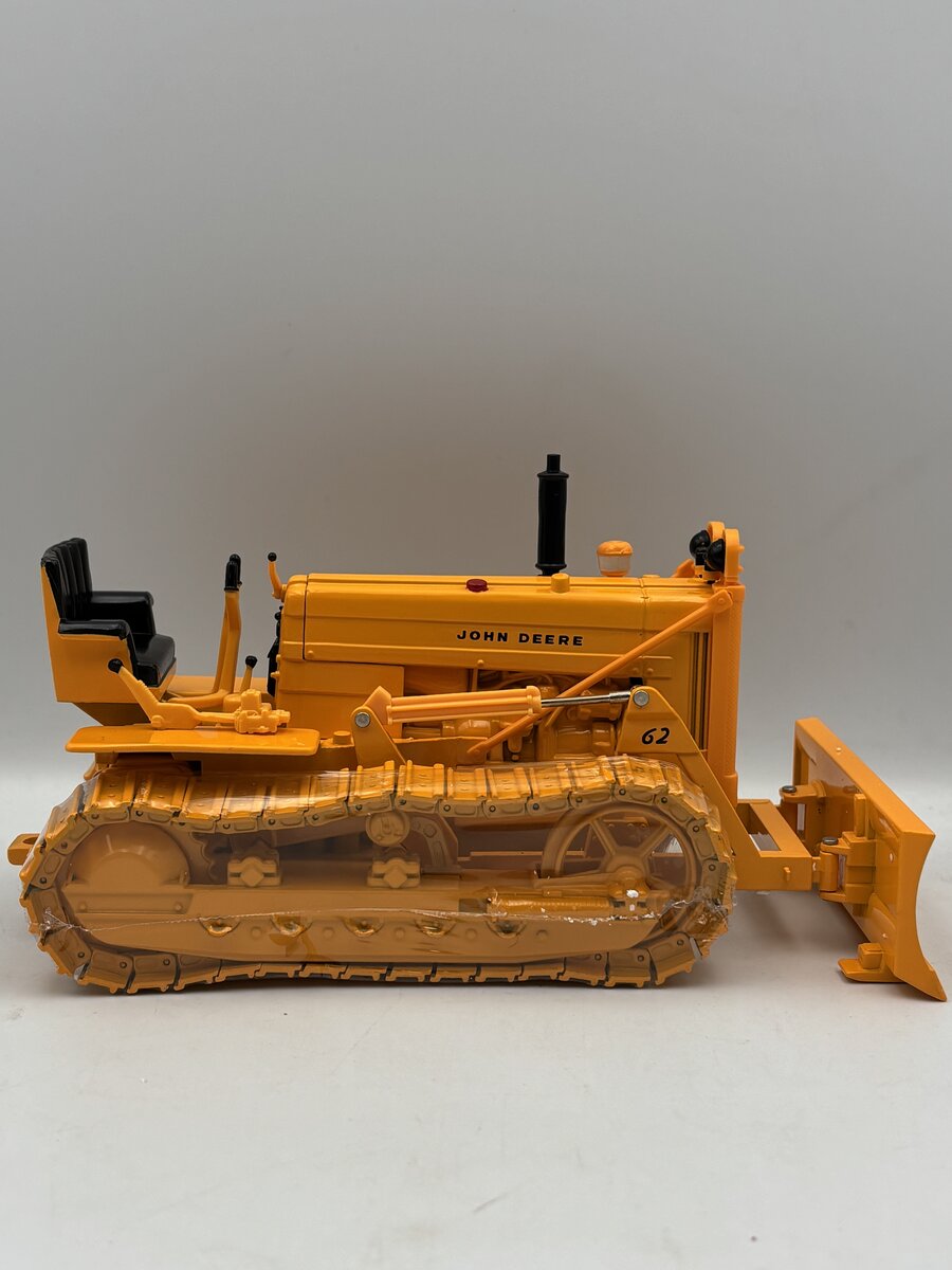 Ertl 5067DA 1:16 John Deere 420 Crawler Collectors Edition LN/Box