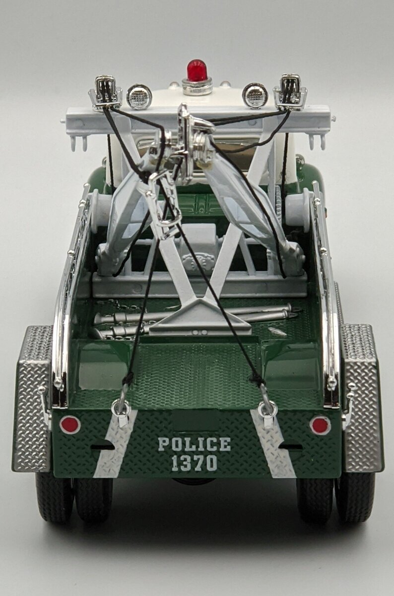 First Gear 19-1195 1:34 1957 International R-200 Tow Truck MT/Box