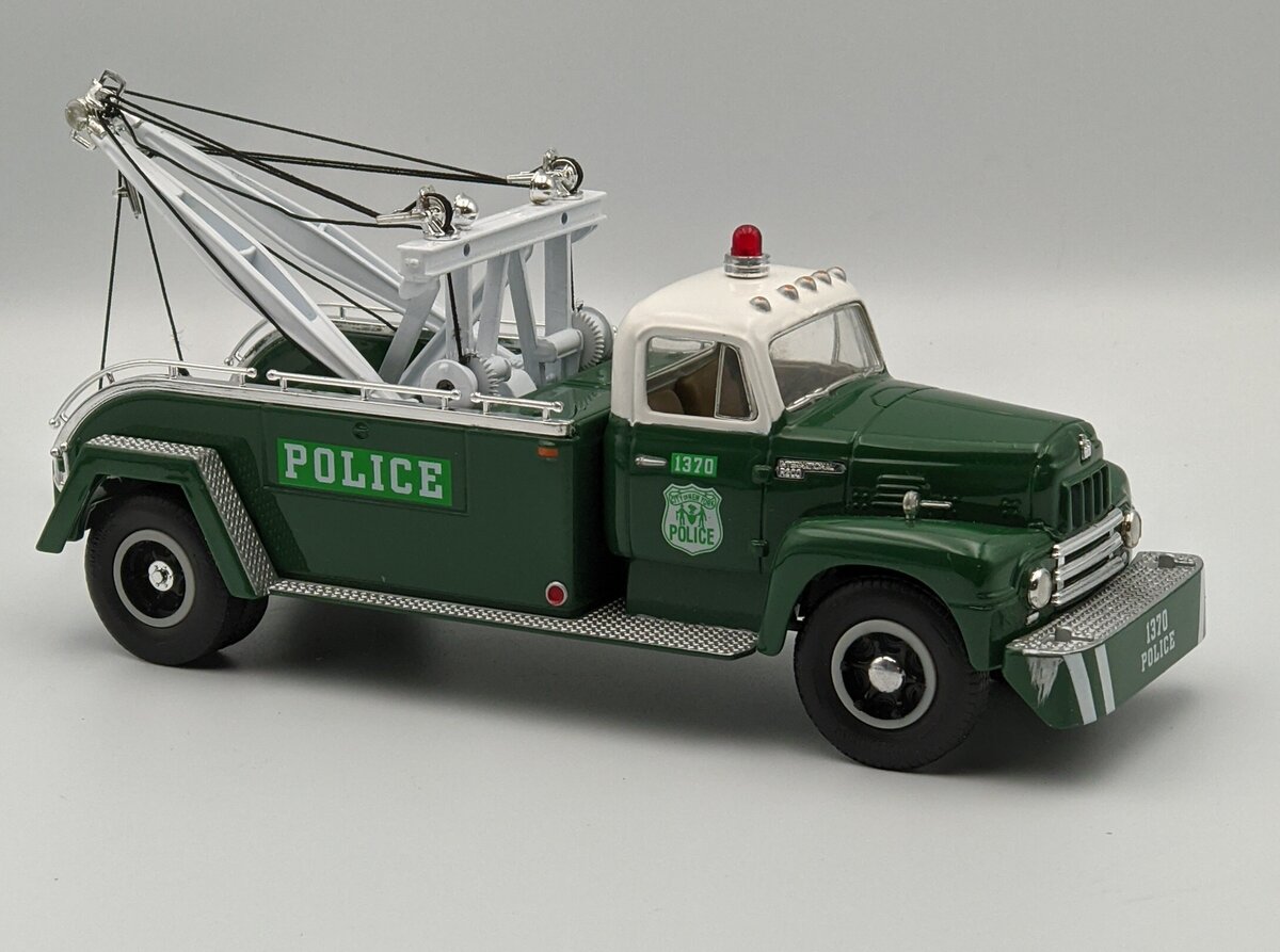 First Gear 19-1195 1:34 1957 International R-200 Tow Truck MT/Box
