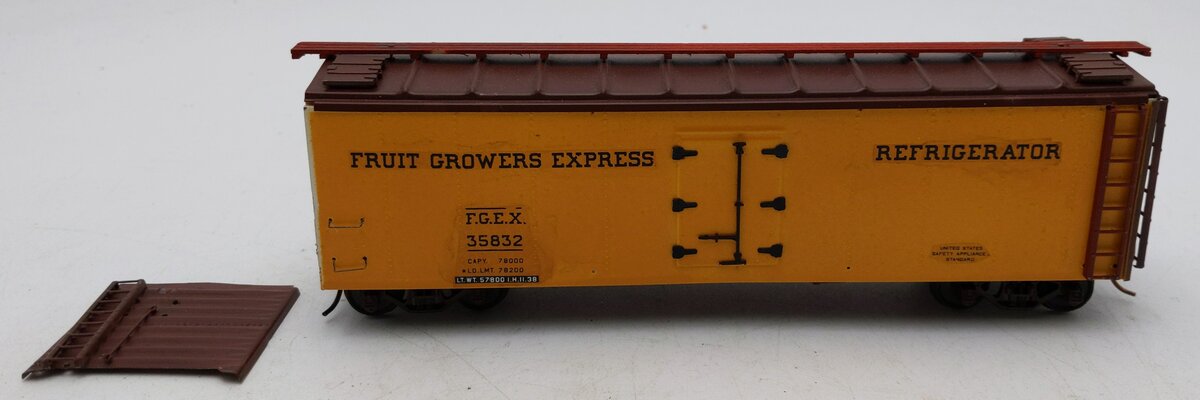 S Scale Fruit Growers Express Refrigerator Car EX