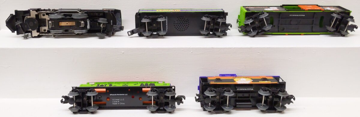 Lionel 6-30214 Peanuts Halloween LionChief O Gauge Steam Freight Train Set EX/Box