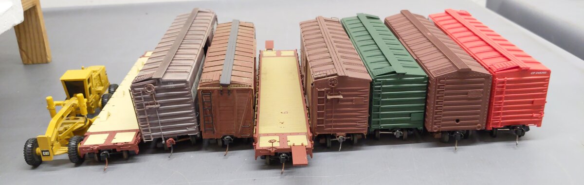 S Scale  Assorted Freight Cars [8] VG